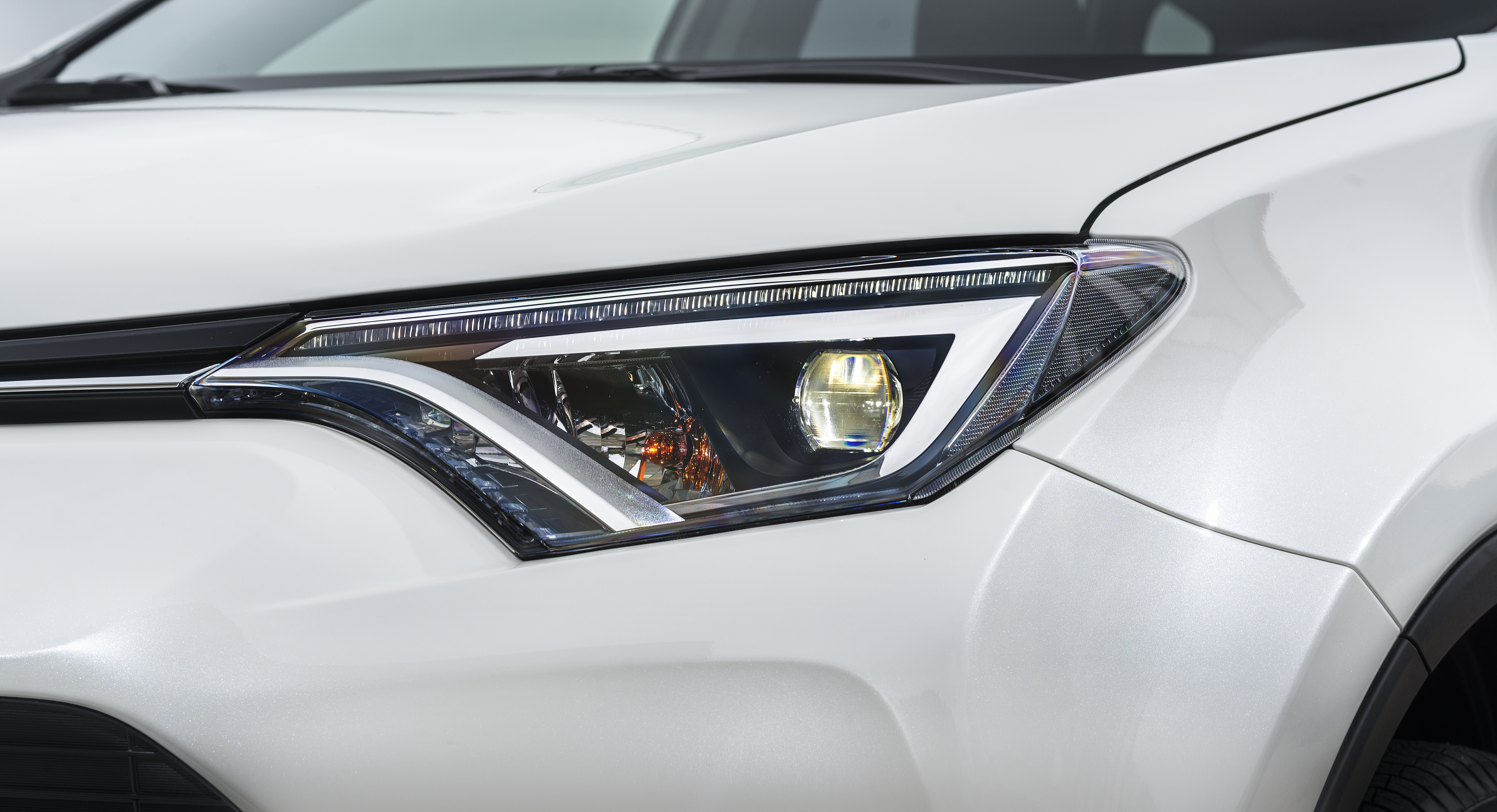 Frontlykter LED Toyota RAV4 Hybrid AWD Hybridbil